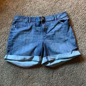 Simply Vera wang cuffed shorts